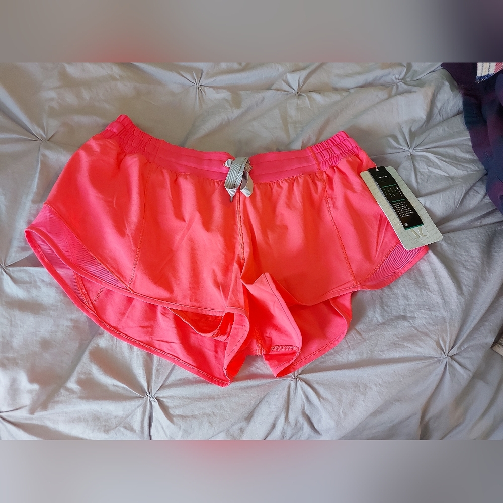 NWT Lululemon Hotty Hot Short Flash Light Size 10 Neon Pink
